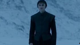 他吻小玫瑰,他深情吻小玫瑰的浪漫瞬间